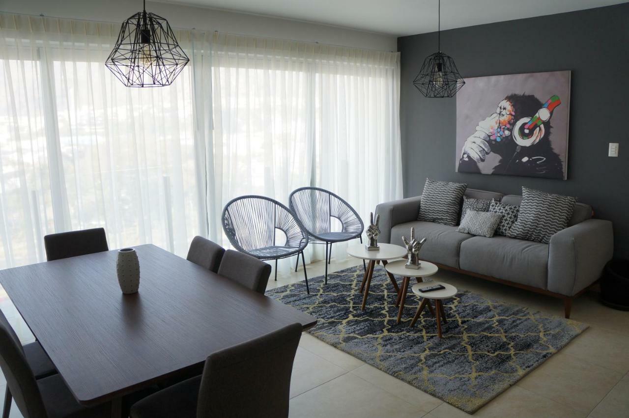 Metropolitan Suites Zapopan Bagian luar foto